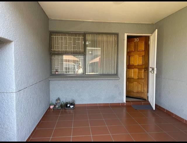 3 BEDROOM TOWNHOUSE FOR SALE IN OAKDENE